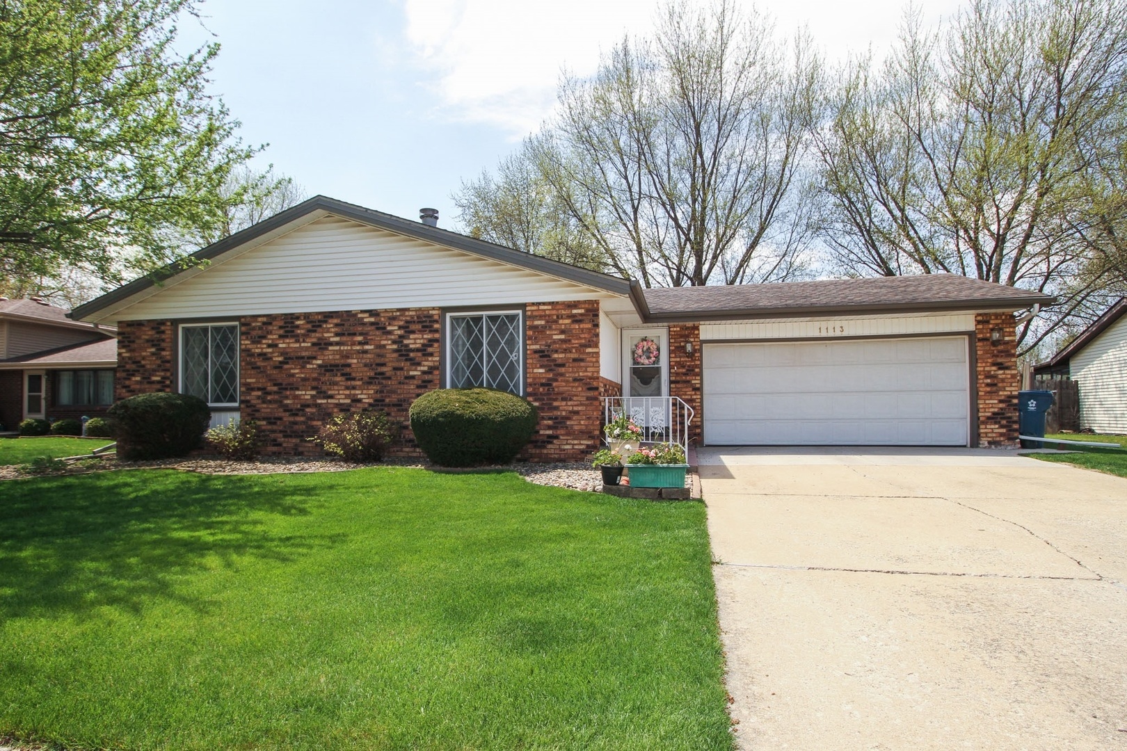 Property Photo:  1113 Flamingo Court  IL 60915 