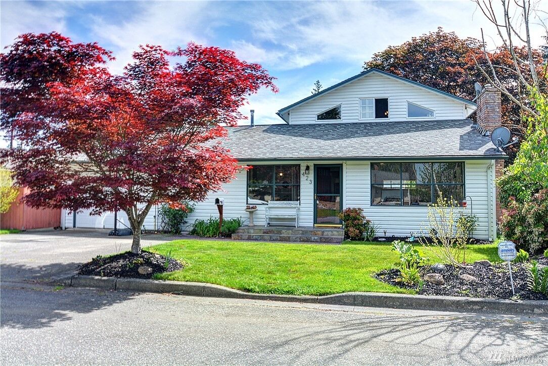 Property Photo:  423 N Clara St  WA 98223 