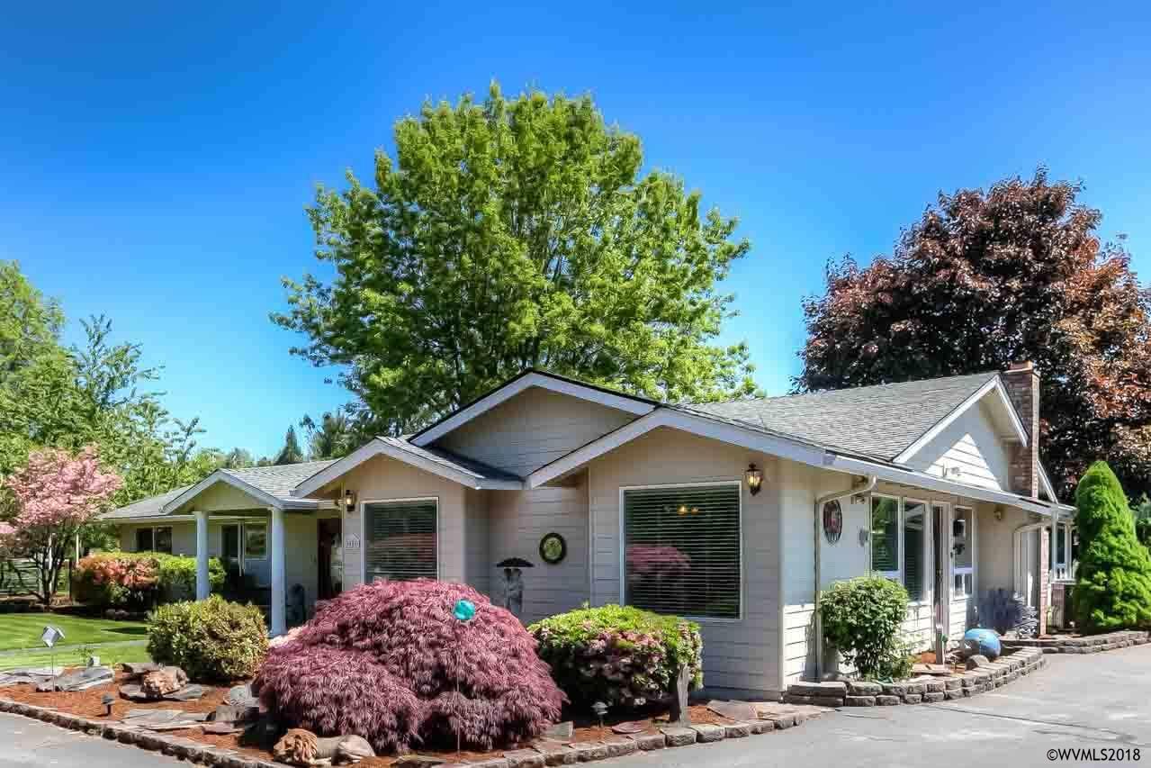 Property Photo: 5028 Dumore Dr OR 97325