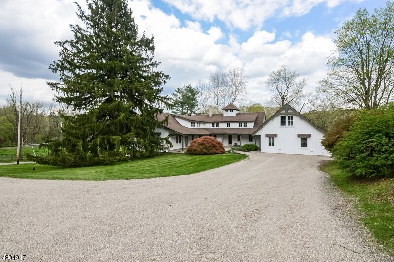 Property Photo: 4 Kingtown Rd NJ 08867