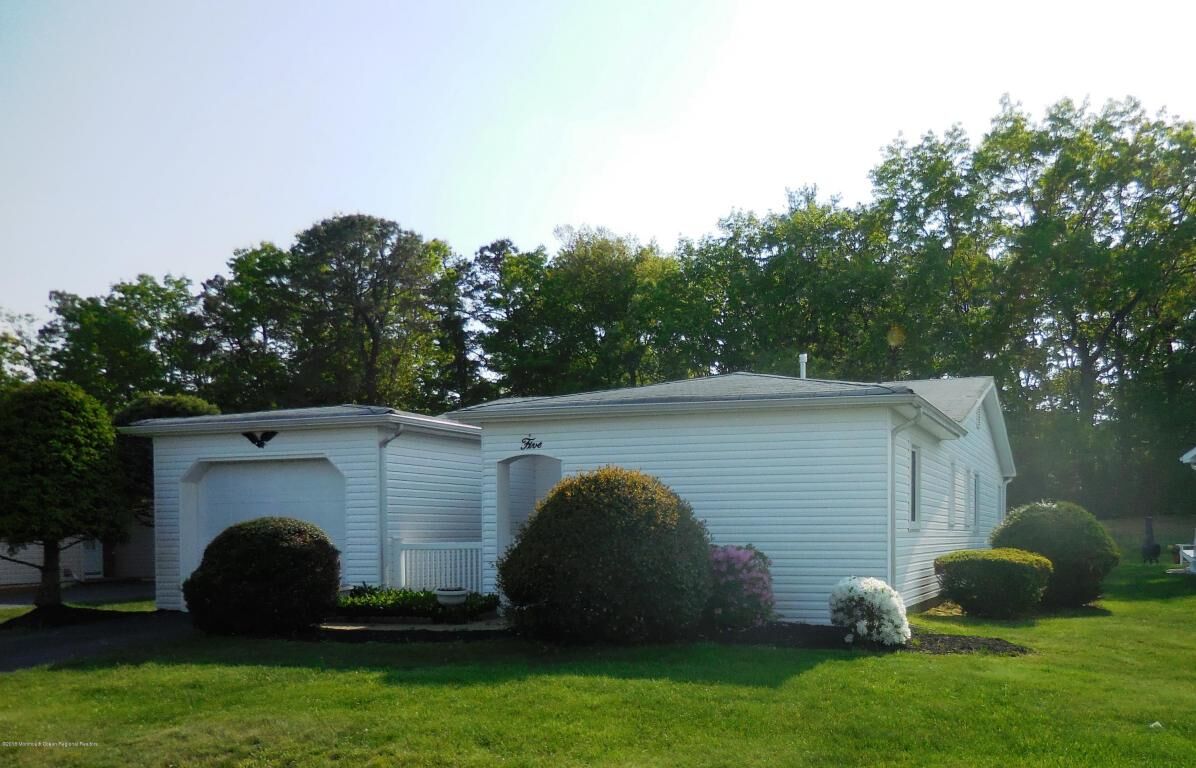 Property Photo:  5 Longfellow Court  NJ 08724 