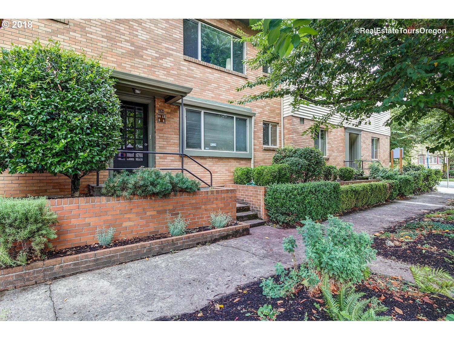 Property Photo:  2031 NE Clackamas St 13  OR 97232 