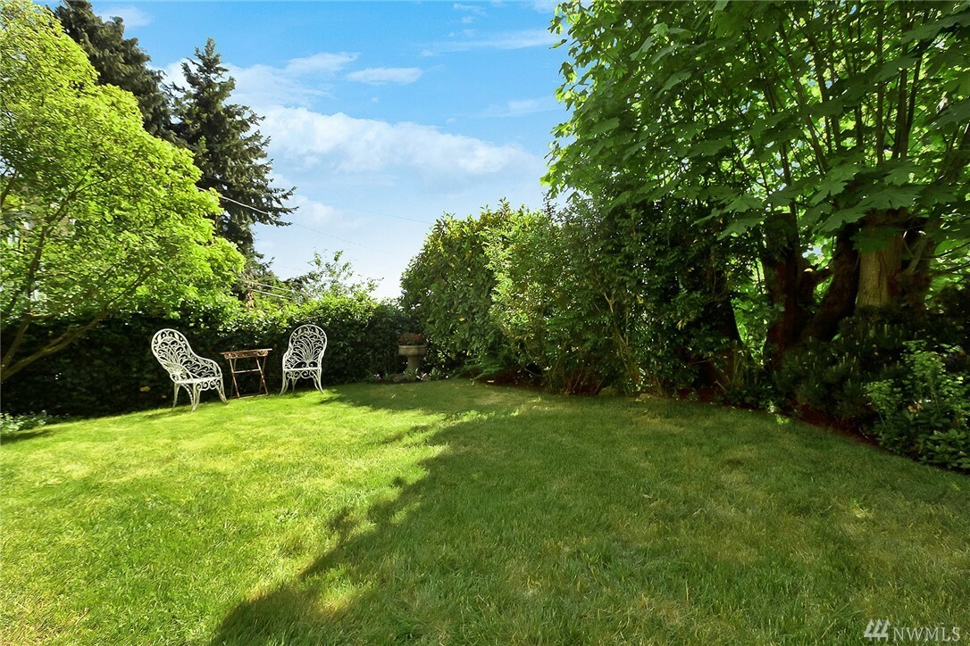 Property Photo:  4016 Phinney Ave N  WA 98103 