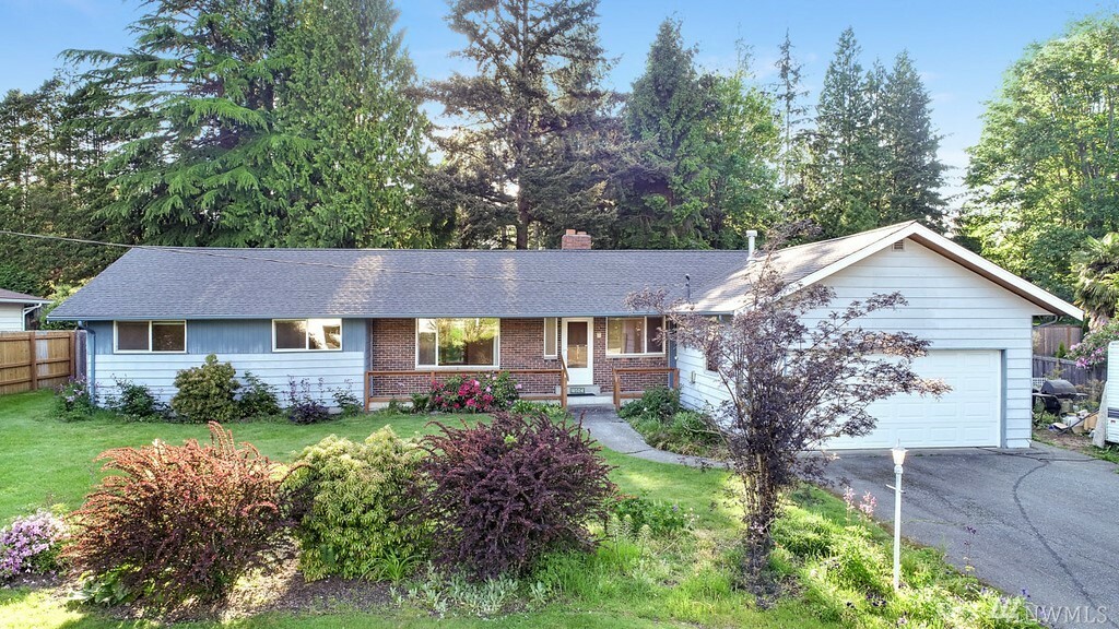 Property Photo:  18504 82nd Ave W  WA 98026 