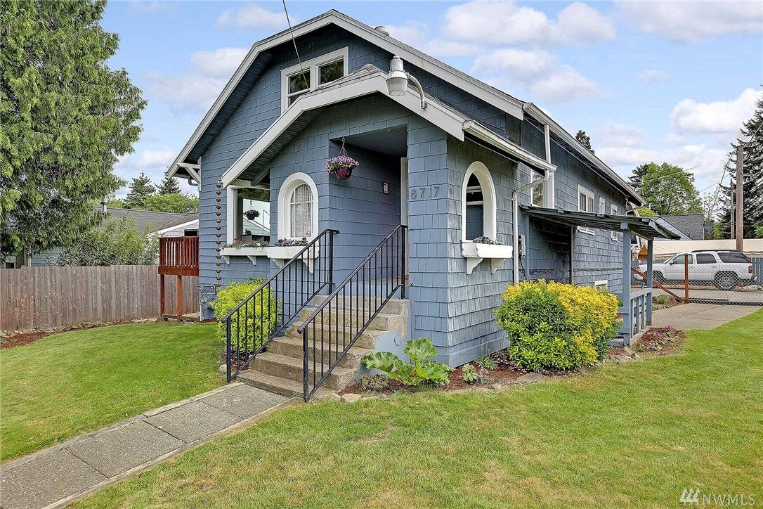 Property Photo:  8717 S 117th Street  WA 98178 