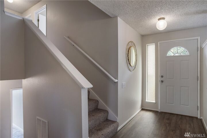 Property Photo: 2614 SE 16th St WA 98058