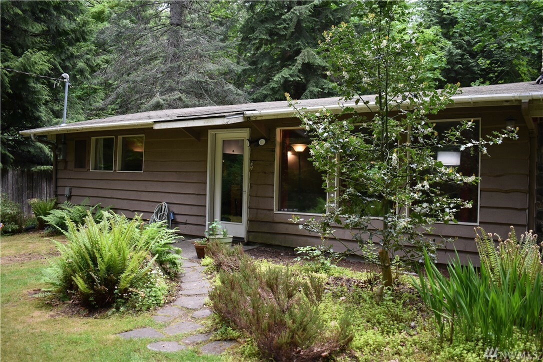 Property Photo:  1312 Oriental Ave  WA 98229 