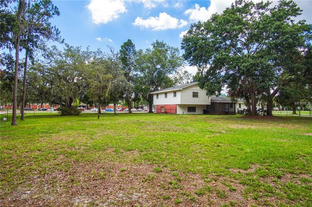 Property Photo:  3101 S Kings Avenue  FL 33511 