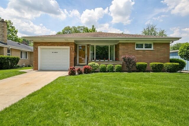 Property Photo: 908 Bryan Street IL 60126