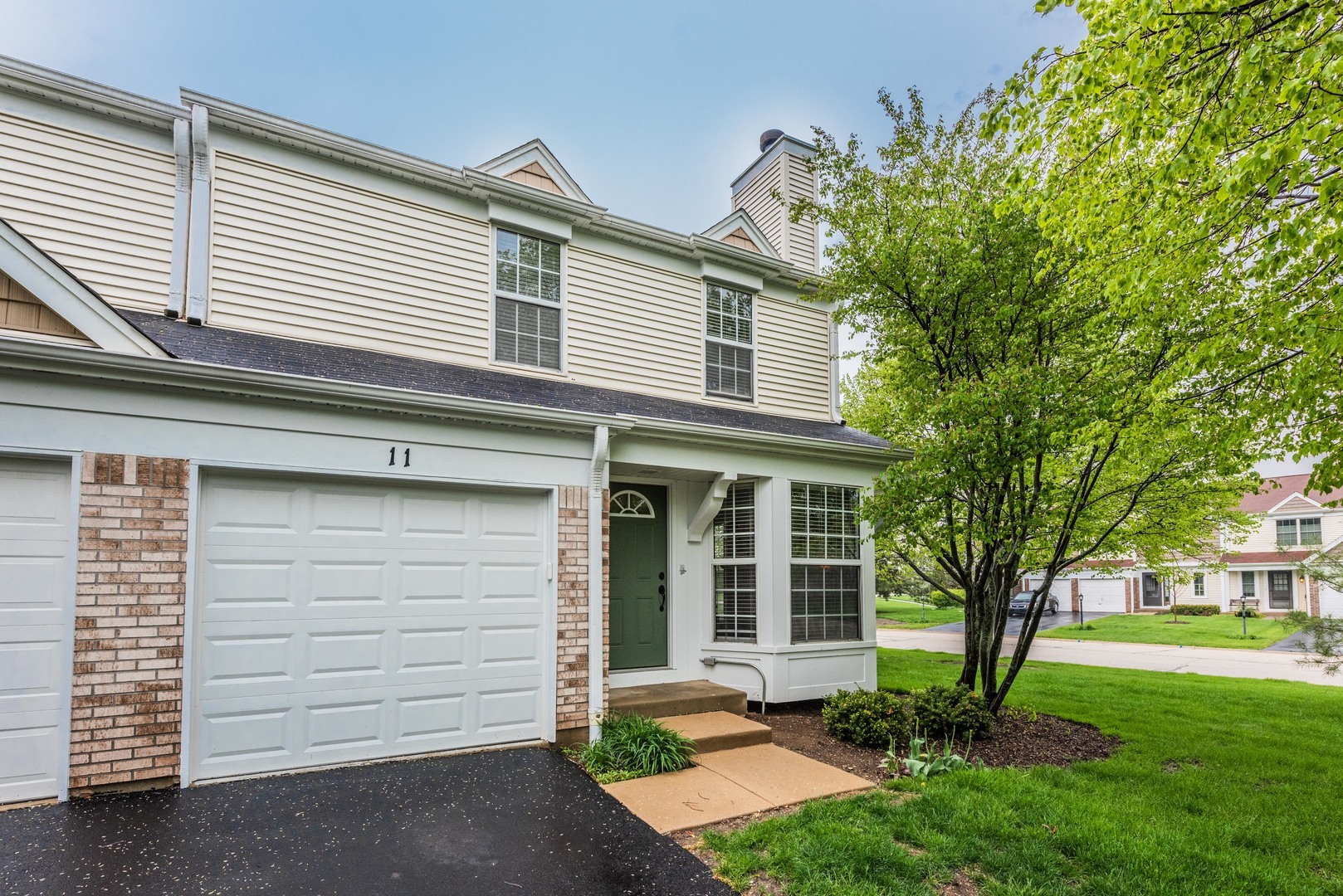 Property Photo: 11 Shag Bark Lane IL 60107