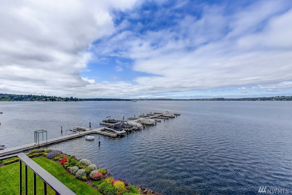 Property Photo:  6401 Lake Washington Blvd NE 309  WA 98033 