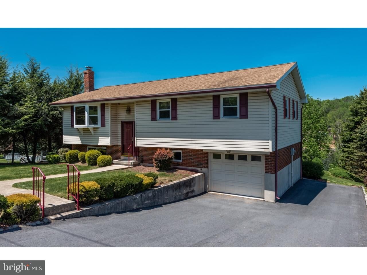 Property Photo:  605 Wynonah Drive  PA 17922 