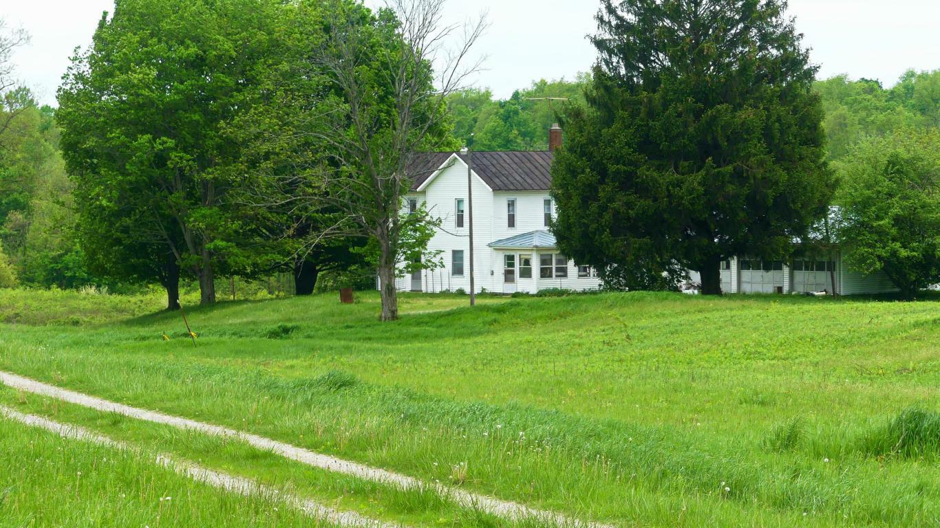 Property Photo: 7016 Township Road 92 OH 43338