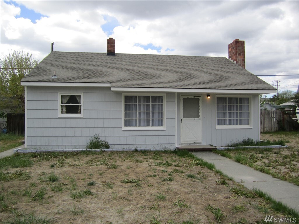 Property Photo: 17 F St SE WA 98823