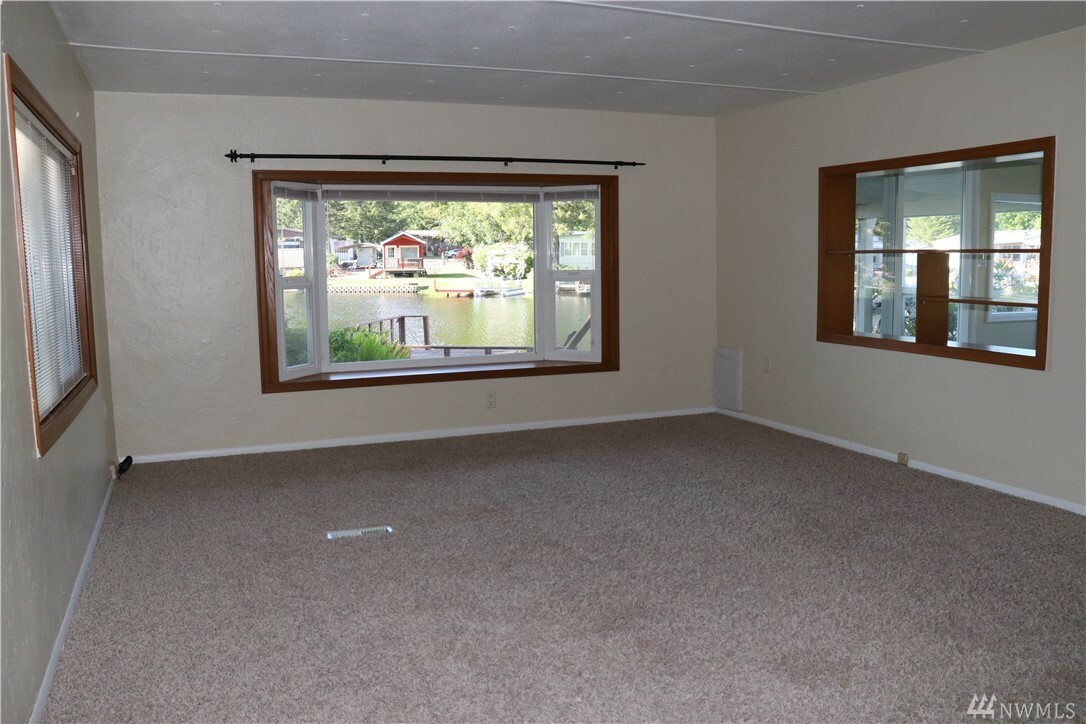 Property Photo: 1100 SE Crescent Dr WA 98584
