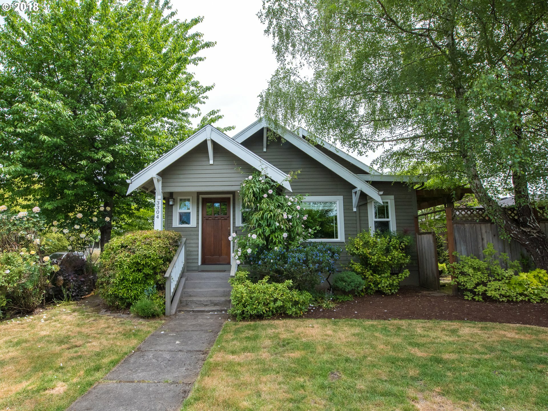 Property Photo:  3304 SE 66th Ave  OR 97206 