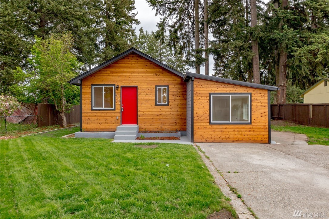 Property Photo:  16913  6th Avenue E  WA 98387 