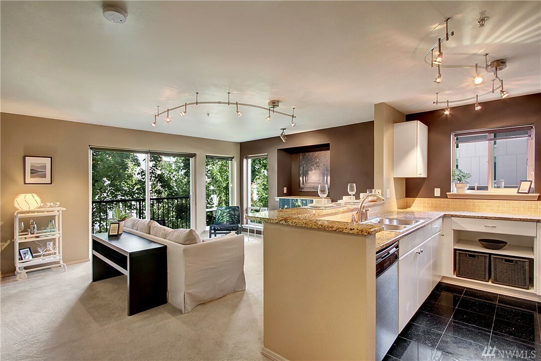 Property Photo: 323 Queen Anne Ave N 406 WA 98109