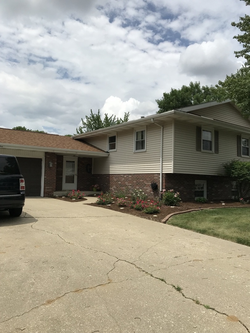 Property Photo:  53 Briarcliff Lane  IL 60914 