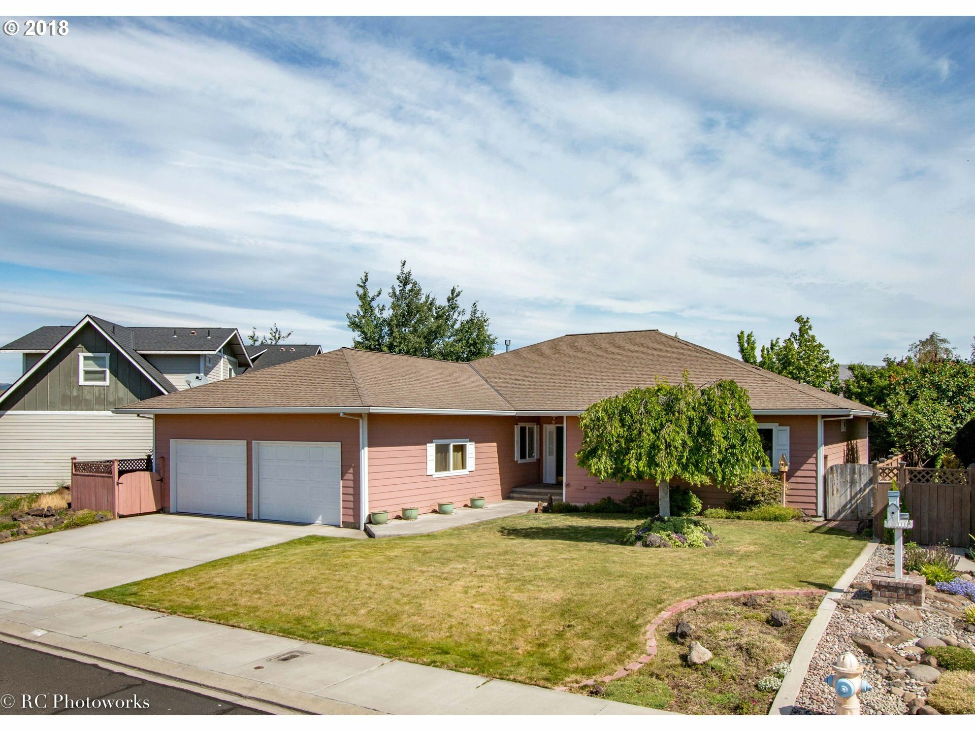 Property Photo: 470 East Knoll Dr OR 97058