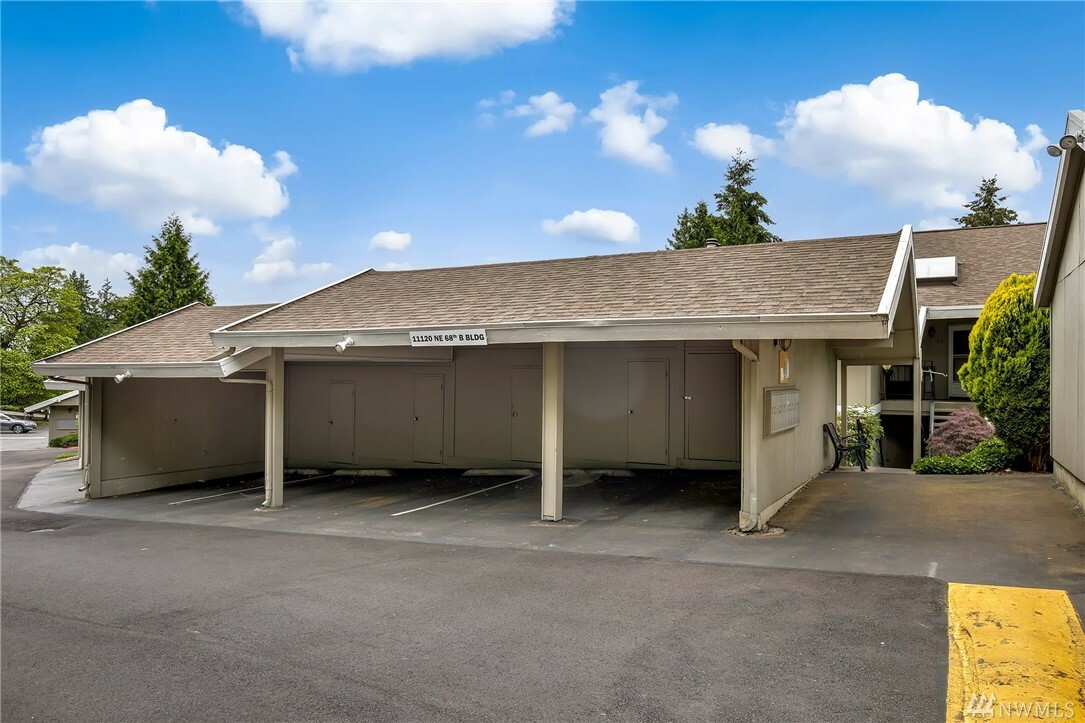 Property Photo:  11120 NE 68th St B203  WA 98033 