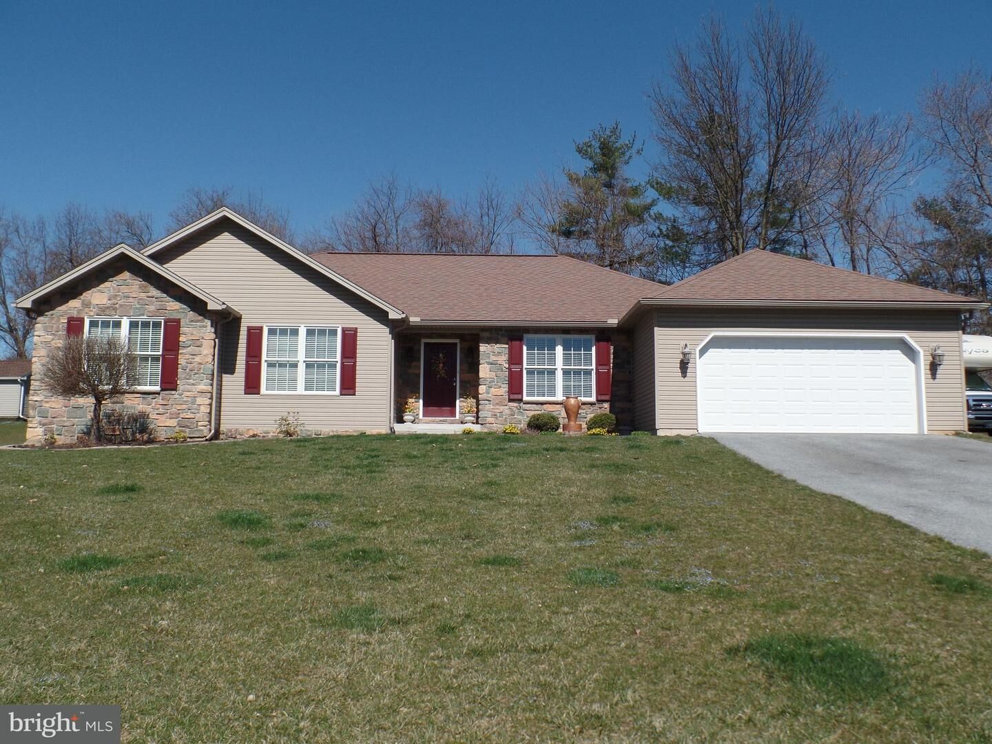 Property Photo:  8 Swansea Drive  PA 17057