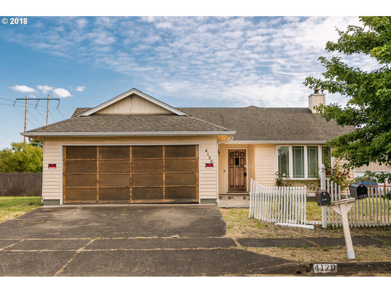 Property Photo: 4120 Marcum Ln OR 97402