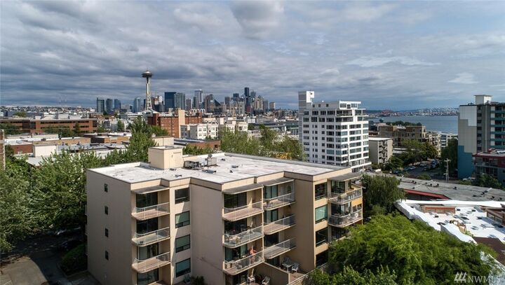 Property Photo:  619  5th Ave  W 503  WA 98119 