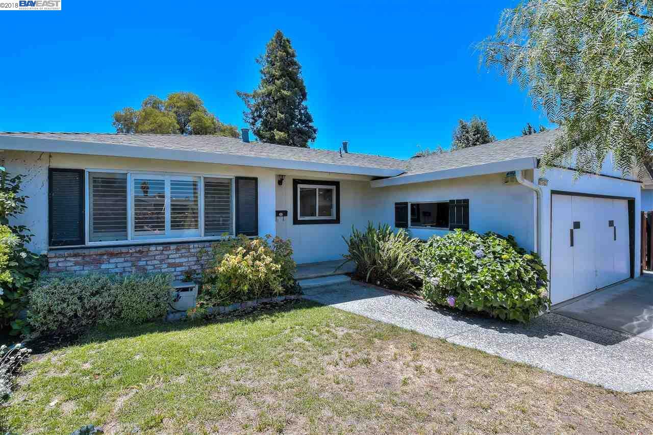 Property Photo:  38279 Dixon Ct  CA 94536 