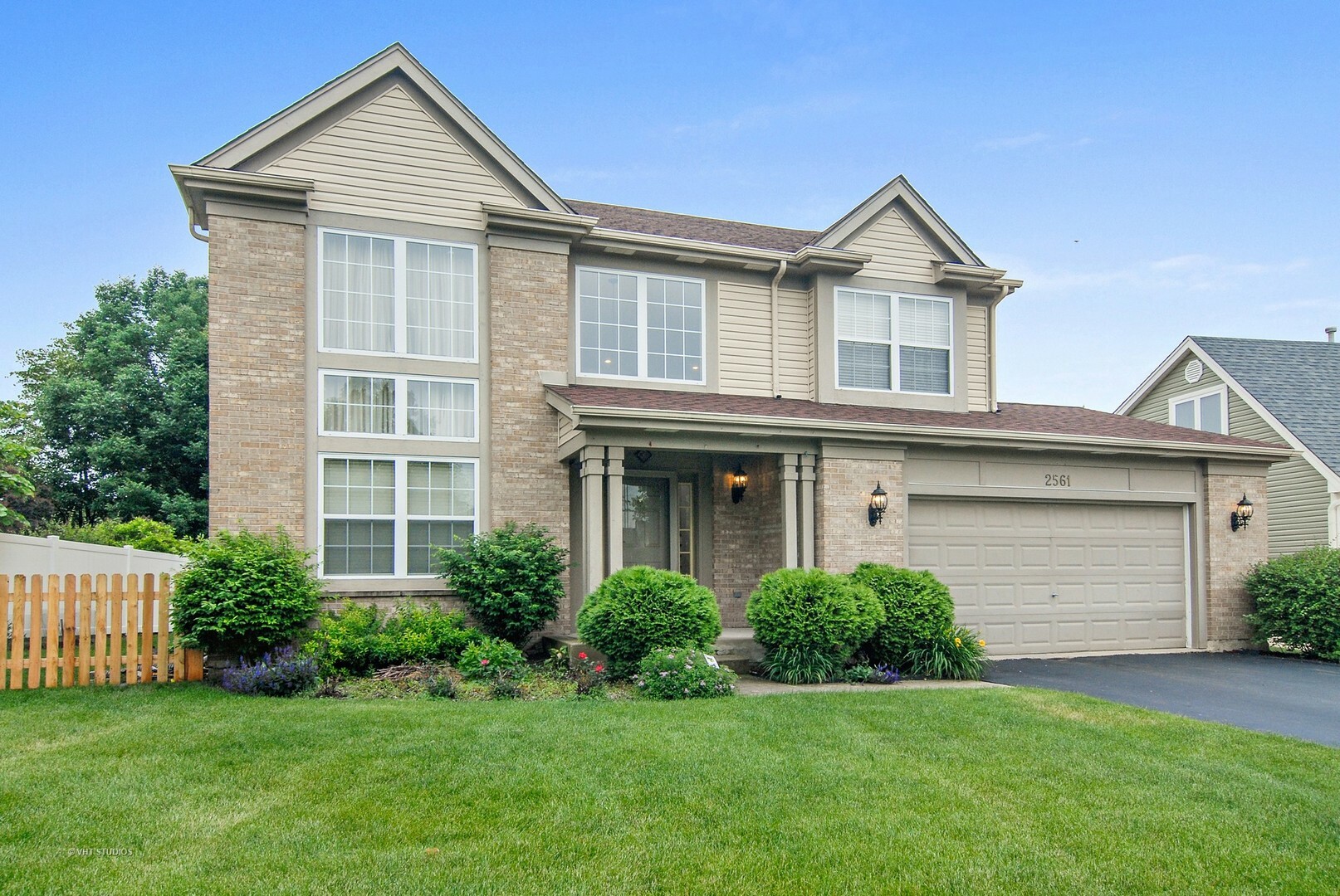 Property Photo:  2561 Wydown Lane  IL 60502 