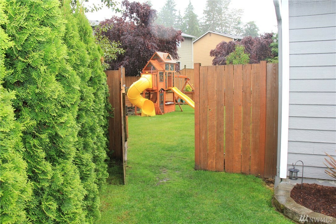 Property Photo:  7408 50 Place NE  WA 98270 