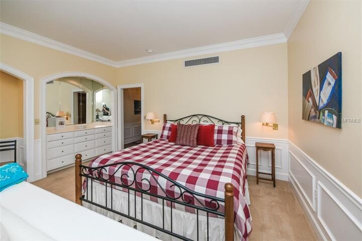 Property Photo: 51 Mac Ewen Drive 15 FL 34229