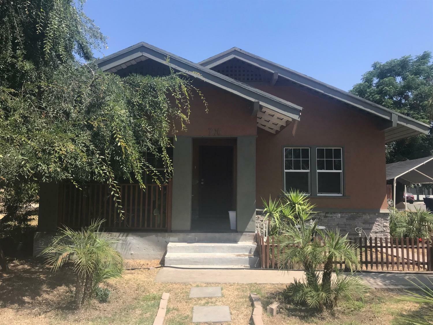 Property Photo:  700 W King Avenue  CA 93274 