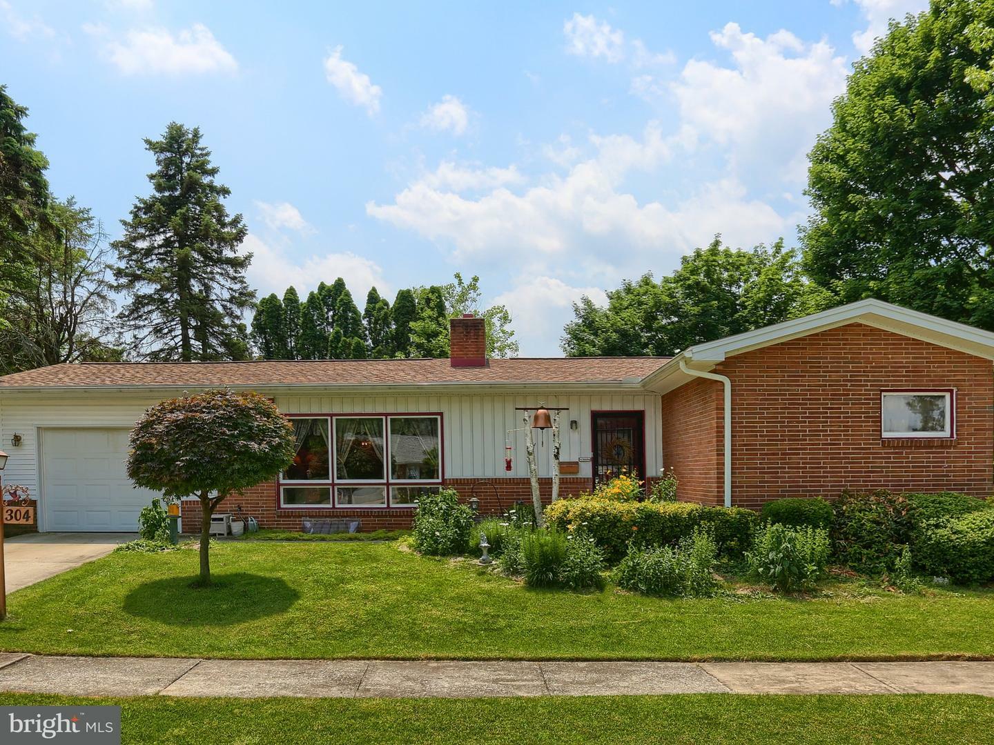 Property Photo:  304 Walnut Circle  PA 17011 