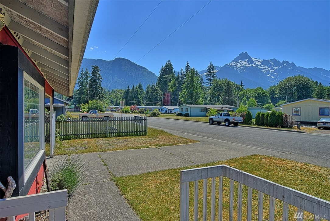 Property Photo:  710 Fullerton St  WA 98241 