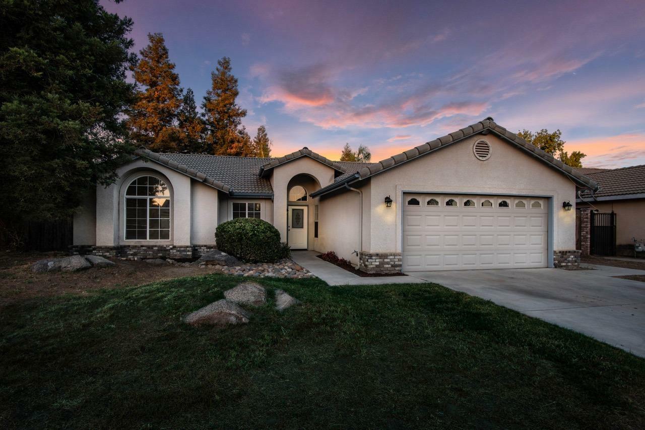 Property Photo:  970 Creekview Place  CA 93257 