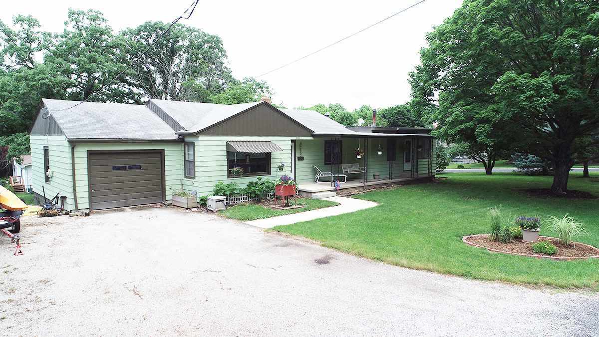 Property Photo:  1002 S Timberlane  IL 61530 