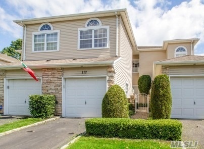 Property Photo:  117 Windwatch Drive  NY 11788 