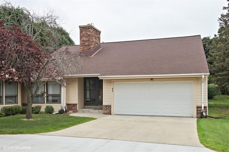 Property Photo: 633 Tamarack Dr E WI 53095
