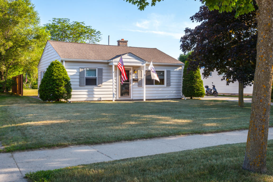 Property Photo: 607 Hillcrest St WI 53095