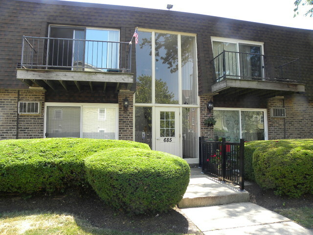 Property Photo:  685 Grove Drive 201  IL 60089 