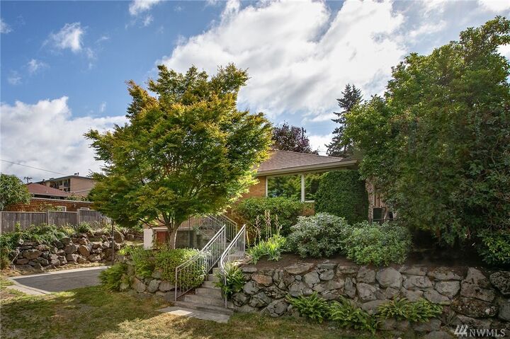 Property Photo:  11210 Palatine Avenue N  WA 98133 
