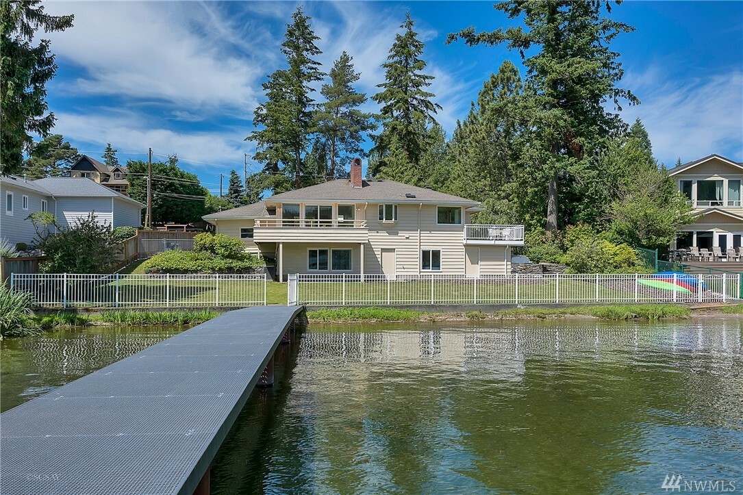 Property Photo:  804 Poplar Dr  WA 98226 