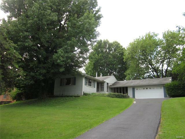Property Photo: 1240 Woodcrest Lane 63042