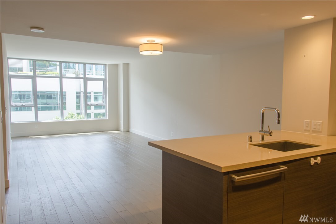 Property Photo: 588 Bell St 514S WA 98121