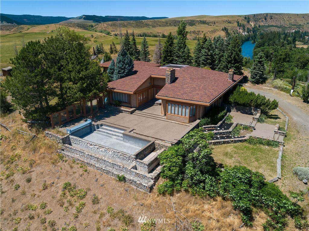 Property Photo:  1601 E Taneum Road  WA 98946 