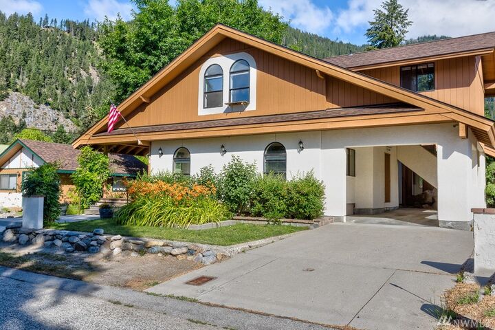 Property Photo:  150 W Whitman St  WA 98826 