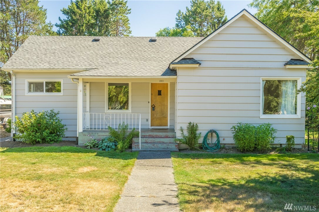 Property Photo:  223 B St  WA 98230 