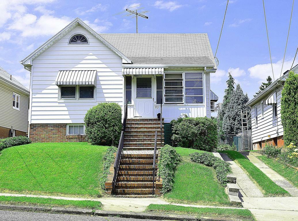 Property Photo:  32 Pulawski Avenue  NJ 08882 