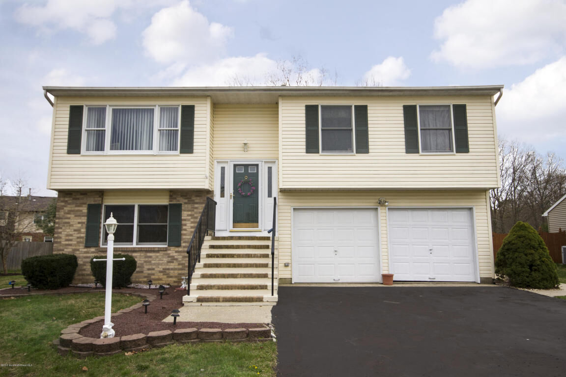 Property Photo:  22 Bayberry Court  NJ 07731 